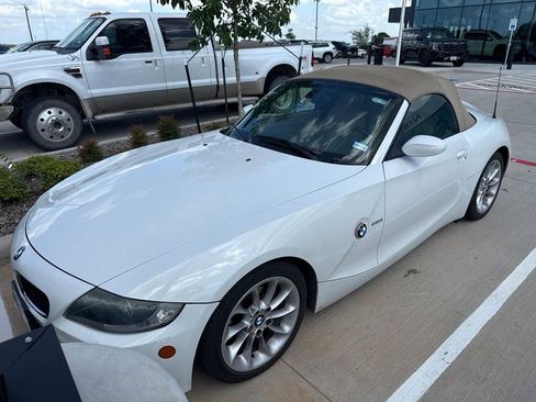Used 2005 BMW Z4 2.5i RWD image 1