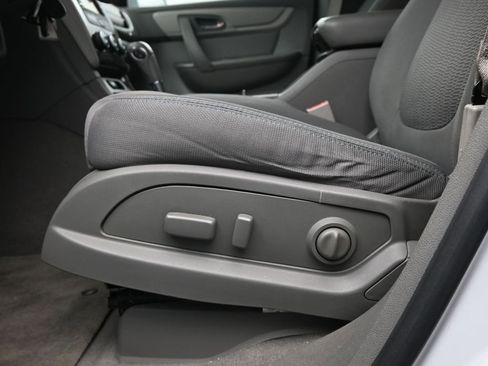 Used 2017 Chevrolet Traverse LT image 26