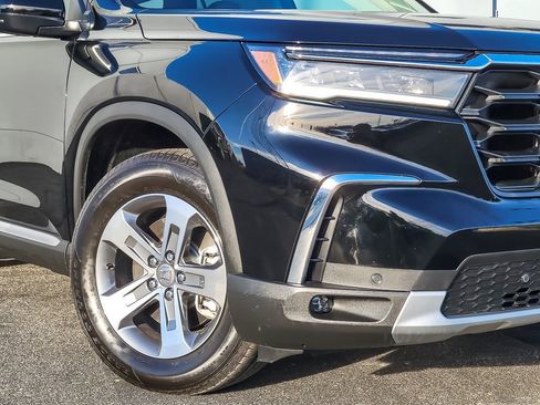 Used 2025 Honda Pilot EX-L image 3