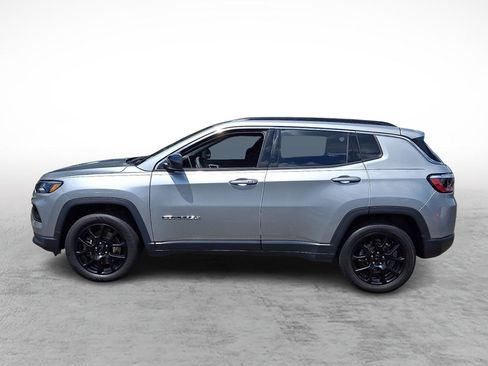 Used 2023 Jeep Compass Latitude AWD/4WD image 2