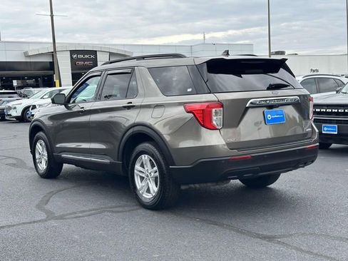 Used 2021 Ford Explorer XLT image 3