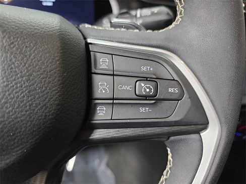 Used 2023 Jeep Grand Cherokee L Laredo image 18