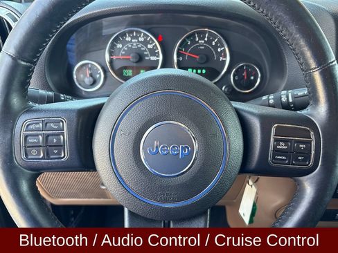 Used 2013 Jeep Wrangler Unlimited Sahara w/ Connectivity Group AWD/4WD image 12