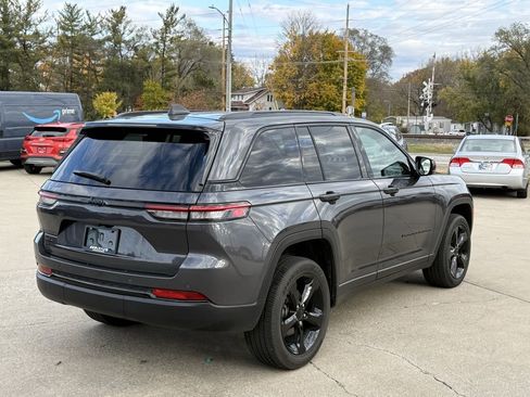 Certified 2024 Jeep Grand Cherokee Altitude image 7