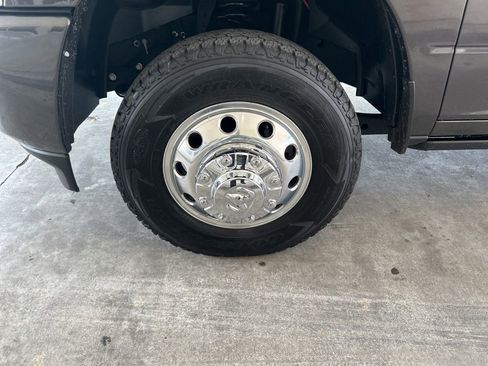 Used 2025 RAM 3500 Laramie AWD/4WD image 12