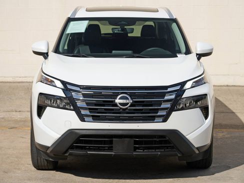 Used 2024 Nissan Rogue SV w/ SV Premium Package FWD image 42
