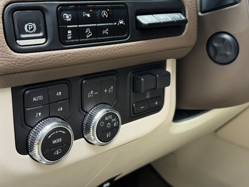 Used 2023 GMC Yukon XL Denali w/ Denali Reserve Package AWD/4WD image 4