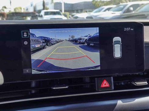 Certified 2025 Kia Carnival LXS image 24