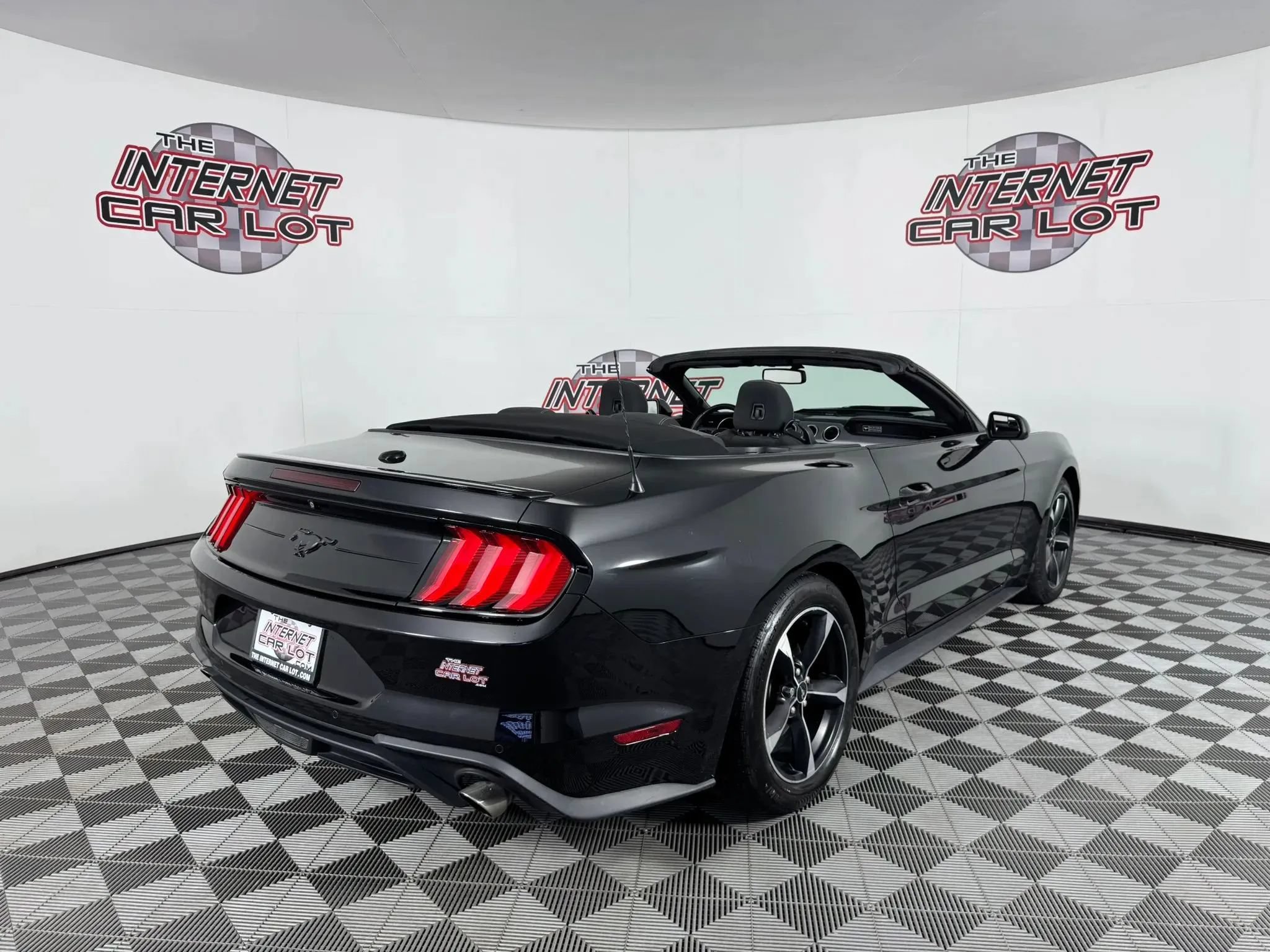 Used 2020 Ford Mustang Convertible w/ Equipment Group 101A RWD image 12