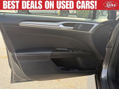 Used 2020 Ford Fusion SE FWD image 19
