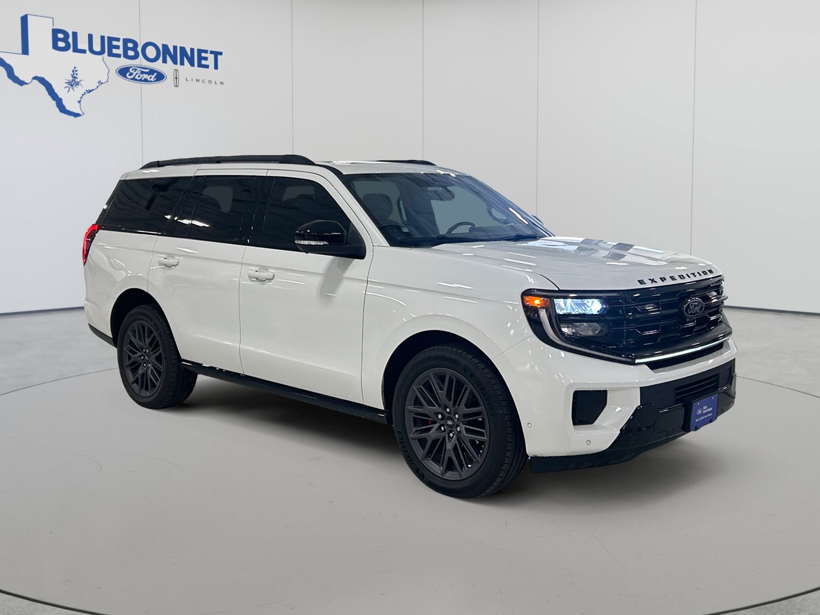 Used 2025 Ford Expedition Platinum w/ Stealth Performance Package AWD/4WD image 3