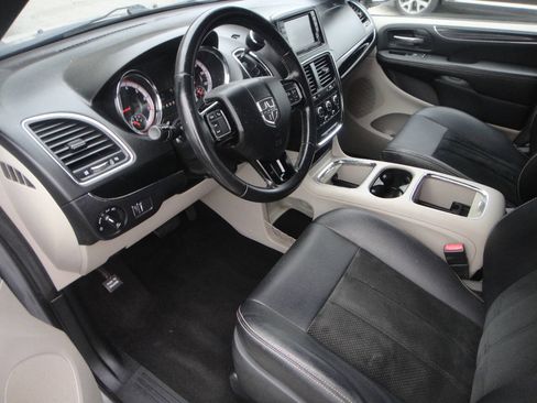 Used 2018 Dodge Grand Caravan SXT FWD image 7