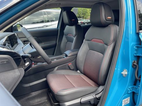 New 2025 Nissan Kicks SR w/ SR Premium Package image 18