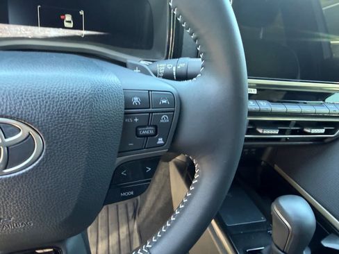 Used 2025 Toyota Camry SE w/ Multimedia Upgrade Package image 18