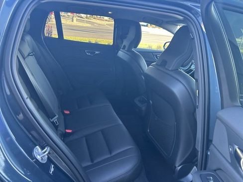 Used 2025 Volvo V60 B5 Cross Country Plus image 13