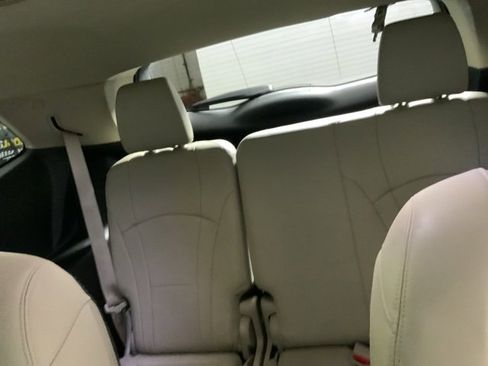 Used 2019 Buick Enclave Essence image 27