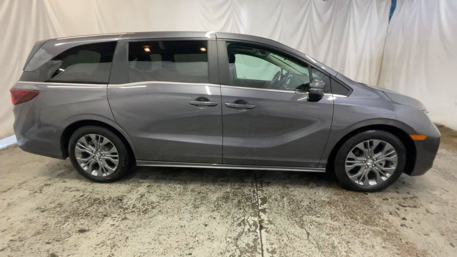 Certified 2025 Honda Odyssey Touring image 5