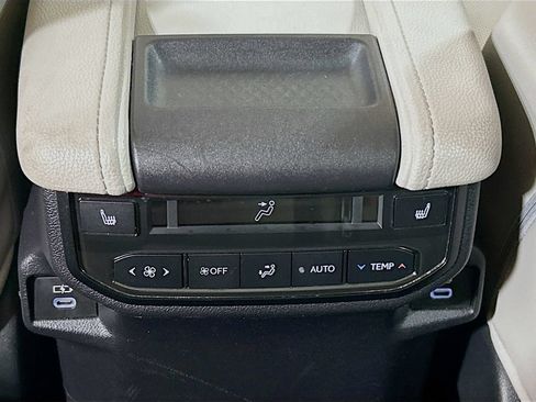 Used 2024 Toyota Grand Highlander AWD image 23