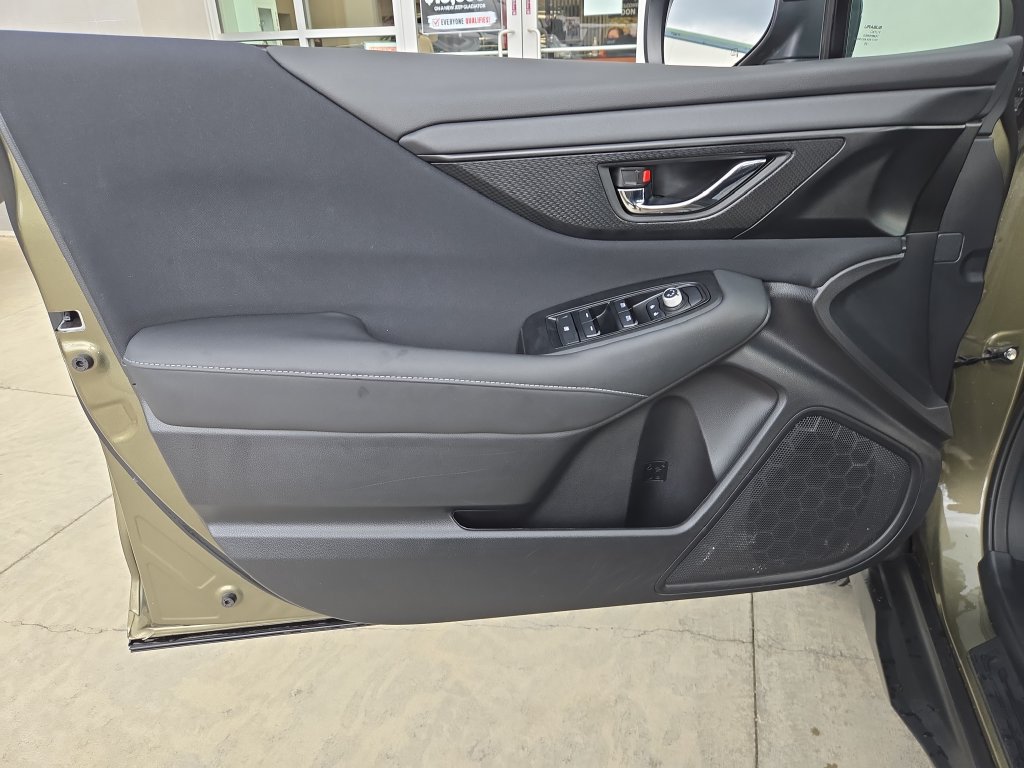 Used 2025 Subaru Outback Premium AWD/4WD image 12