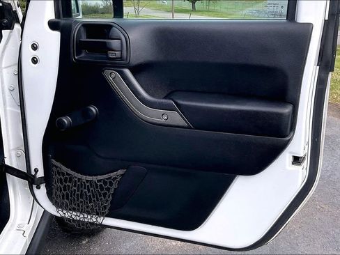 Used 2018 Jeep Wrangler Sport AWD/4WD image 26