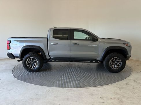 Used 2026 Chevrolet Colorado ZR2 w/ Technology Package AWD/4WD image 8