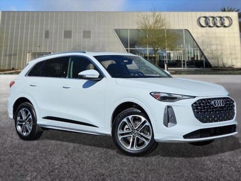 Used 2025 Audi Q5 Premium w/ Convenience Package image 1