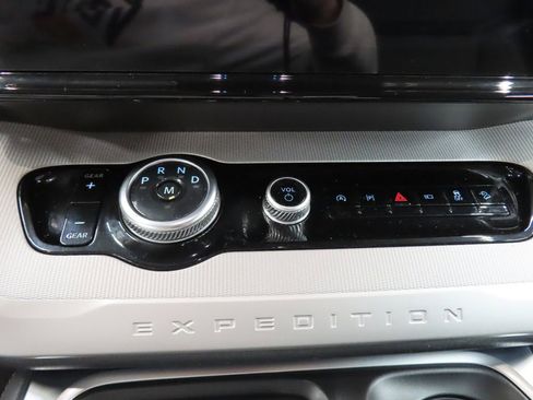 Used 2025 Ford Expedition Active AWD/4WD image 57