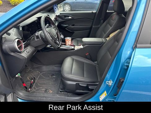 Used 2025 Chevrolet Trax RS w/ Sunroof Package FWD image 5