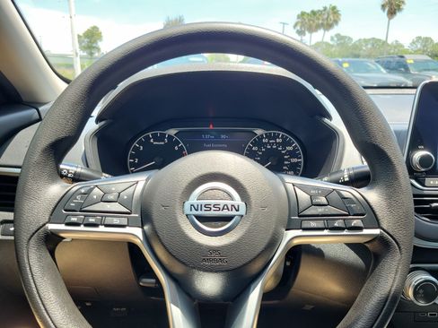 Used 2022 Nissan Altima 2.5 SV FWD image 17