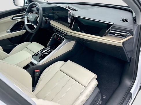 Used 2025 Audi Q5 Premium Plus w/ Premium Plus AWD/4WD image 17