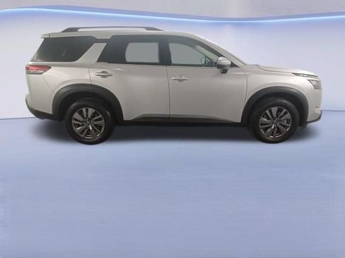 Used 2024 Nissan Pathfinder SV FWD image 9