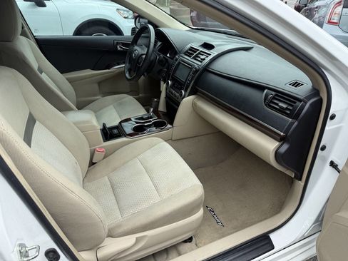 Used 2014 Toyota Camry XLE image 13