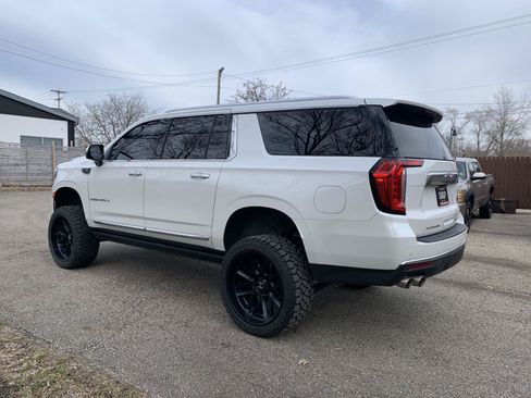 Used 2021 GMC Yukon XL Denali w/ Denali Premium Package AWD/4WD image 4
