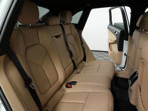 New 2026 Porsche Macan image 23