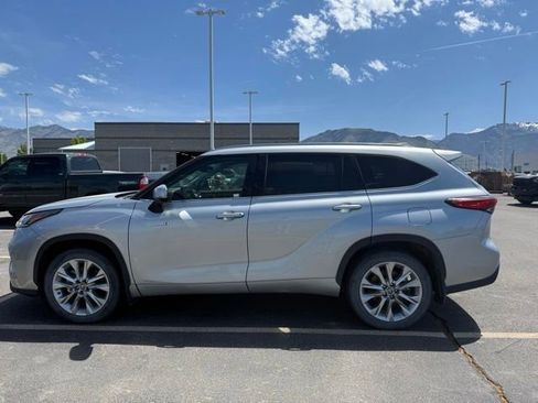 Used 2021 Toyota Highlander Limited AWD/4WD image 1