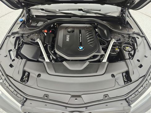 Used 2019 BMW 740i w/ M Sport Package RWD image 17