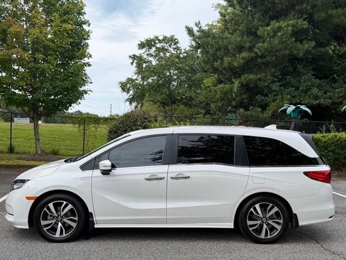 Used 2023 Honda Odyssey Touring image 2