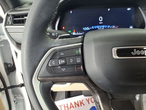 Used 2023 Jeep Grand Cherokee L Limited AWD/4WD image 16