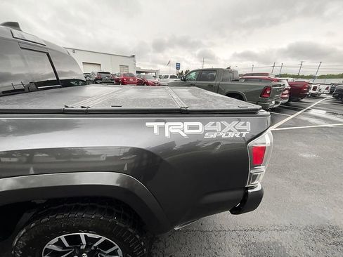 Used 2022 Toyota Tacoma TRD Sport AWD/4WD image 9
