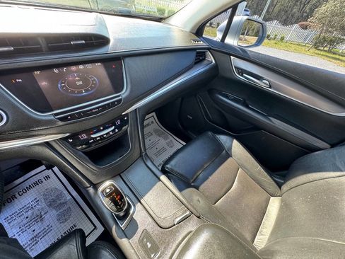 Used 2017 Cadillac XT5 Luxury FWD image 18