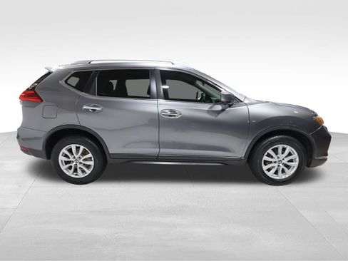 Used 2017 Nissan Rogue SV w/ SV Premium Package image 5
