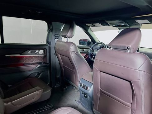 Used 2025 Ford Explorer Platinum w/ Ultimate Package image 9