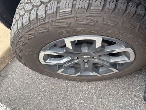 Used 2025 Chevrolet Equinox ACTIV w/ Safety and Technology Package image 28