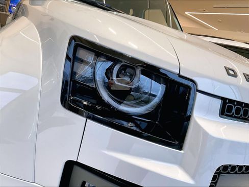 New 2026 Land Rover Defender 110 OCTA image 32
