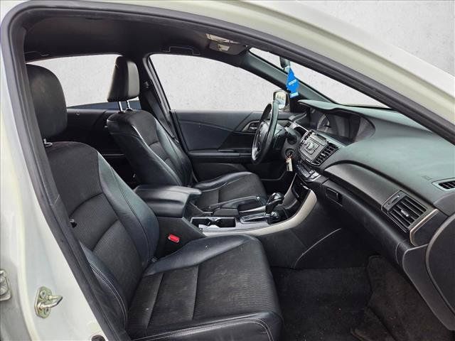 Used 2017 Honda Accord Sport image 16