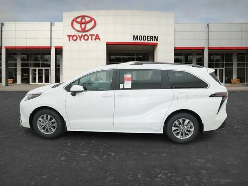 New 2026 Toyota Sienna XLE FWD image 15