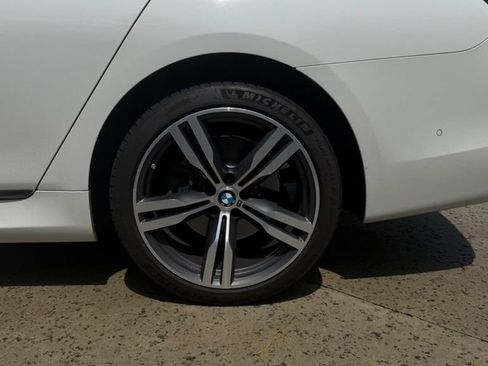 Used 2019 BMW 750i w/ Autobahn Package RWD image 5
