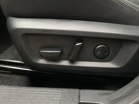Used 2025 Nissan Rogue SV AWD/4WD image 11