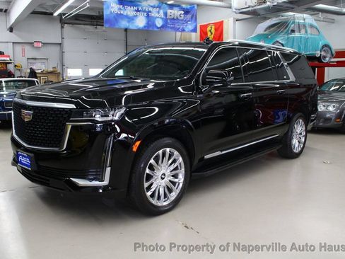 Used 2023 Cadillac Escalade ESV Premium Luxury AWD/4WD image 2