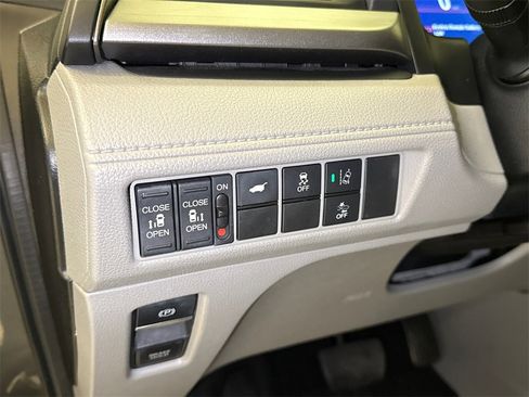 Used 2018 Honda Odyssey EX-L image 25